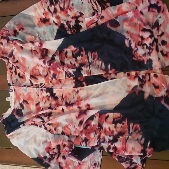 Jennifer Lopez two layer floral blouse - Picture 2 of 3